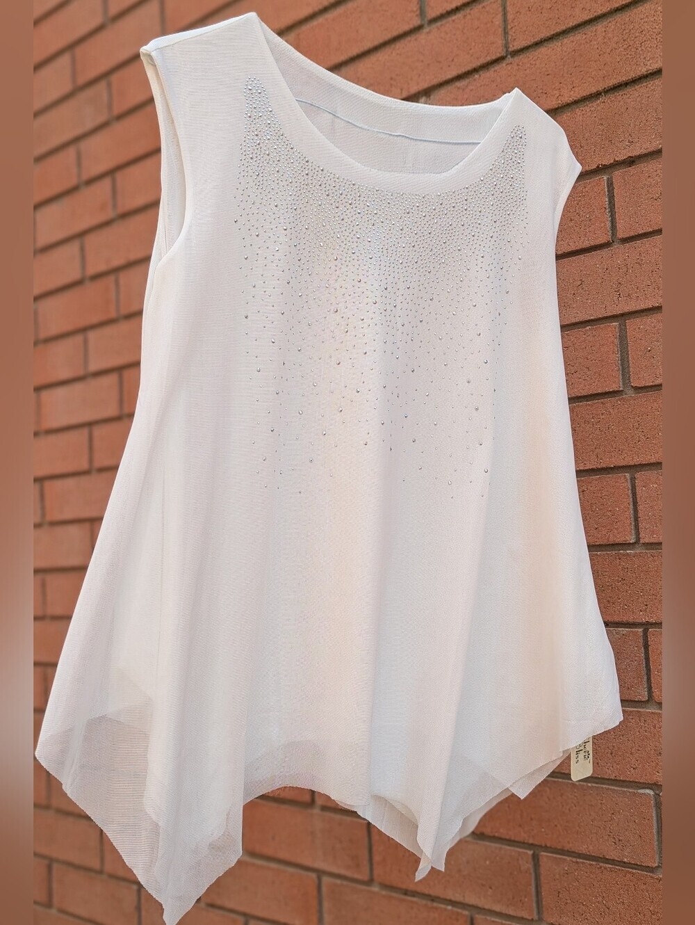 NWT Women's White Sleeveless Chiffon Blouse w/Rhinestones & Assymetrical Hem - Picture 3 of 14